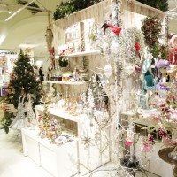 伊勢丹新宿店リビングフロアにはクリスマス用品が並ぶ