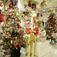 伊勢丹新宿店リビングフロアにはクリスマス用品が並ぶ