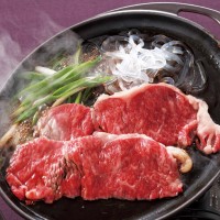 国産仔牛専門店「小島」の国産黒毛和牛熟成肉を使用した手切りすき焼き用サーロインの調理例