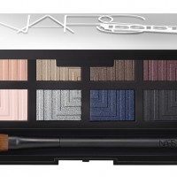 「NARS ザ ナーズイスト デュアルインテンシティーアイシャドーパレット」は、8色シャドーにウェット・ドライ両用ブラシを内蔵