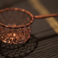 金網つじの作品は、料理やお茶の道具からインテリアに至るまで多岐に渡る