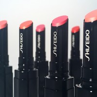 （右から）SHISEIDO ヴェールド ルージュ RD309、RD506、PK405、RS210、OR303、PK304 各3,200円