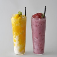 「MANGO KISS」（900円）と「BERRY KISS」（900円）