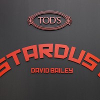 トッズがスポンサードする写真家デヴィッド・ベイリーの個展「STARDUST」ミラノで開催中