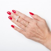 「パールリングとエタニティ（Double Pearls and Diamond Ring）」（22万円）