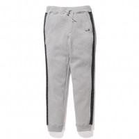 「SWEAT PANTS」（1万6,000円）