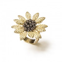 新作「ひまわりのリング（Sunflower Ring）」（102万円）