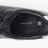 adidas SS Metallic by Yohji Yamamoto／3万6,000円／ブラック／ヨウジヤマモト