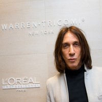 ヘアサロン「ウォーレン・トリコミ ニューヨーク（WARREN・TRICOMI NEW YORK）」のトップスタイリスト、エドワード・トリコミ