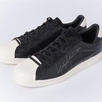 adidas SS Metallic by Yohji Yamamoto／3万6,000円／ブラック／ヨウジヤマモト