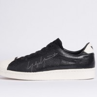 adidas SS Metallic by Yohji Yamamoto／3万6,000円／ブラック／ヨウジヤマモト