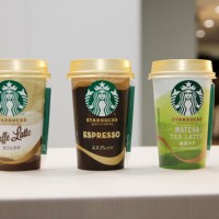 「スターバックス ディスカバリーズ」から、リニューアルされた「カフェラテ」、「エスプレッソ」、「抹茶ラテ WITH ホワイトチョコレート」（写真左から順に）