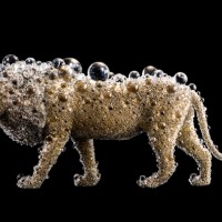 名和晃平 NAWA Kohei 《PixCell-Lion》 2015 ミクストメディア 7.2×65.5×239.1cm