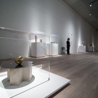 森美術館リニューアル初披露。エルメス財団×ポンピドゥー分館コラボの「シンプルなかたち展」開幕