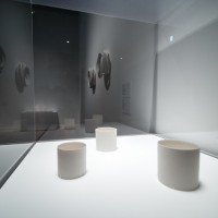 森美術館リニューアル初披露。エルメス財団×ポンピドゥー分館コラボの「シンプルなかたち展」開幕