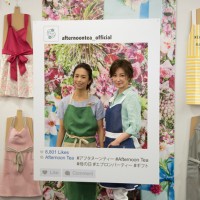 「アフタヌーンティー リビング」が真山景子、AYUMIとのコラボエプロンを発売