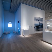 森美術館リニューアル初披露。エルメス財団×ポンピドゥー分館コラボの「シンプルなかたち展」開幕