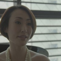 「OUTSIDE CHANEL」。オペラ歌手の小川里美