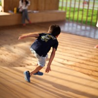 随所に仕掛けられた遊具やメディアを使い、遊び方やルールを発明しながら楽しむ公園