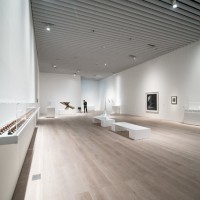 森美術館リニューアル初披露。エルメス財団×ポンピドゥー分館コラボの「シンプルなかたち展」開幕