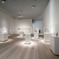 森美術館リニューアル初披露。エルメス財団×ポンピドゥー分館コラボの「シンプルなかたち展」開幕