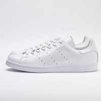 「アディダス オリジナルス」が、「ホワイトマウンテニアリング」とのコラボレーションスニーカー「Stan Smith Patent」を発売