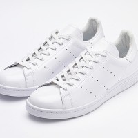 「アディダス オリジナルス」が、「ホワイトマウンテニアリング」とのコラボレーションスニーカー「Stan Smith Patent」を発売