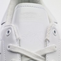 「アディダス オリジナルス」が、「ホワイトマウンテニアリング」とのコラボレーションスニーカー「Stan Smith Patent」を発売