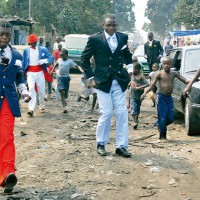 写真集「SAPEURS　the Gentlemen of Bacongo」 / (c) Daniele Tamagni