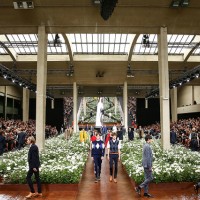 ディオール オムは新しいブルジョワのためのミリタリー＆クチュール【2016春夏メンズ】