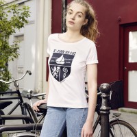 「プチバトー」がKonbiniとのコラボレーションによるTシャツコレクション「LES ESCALES PETIT BATEAU」を発売