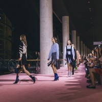 Diorが国立新美術館で15-16AWのショー。リアーナ、菜々緒、夏帆、ローラ、マッピーが観覧