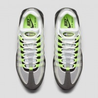 「ナイキ」が「ナイキ エア マックス 95」の20周年を記念したオリジナルモデル「NIKE AIR MAX 95 OG」（税込1万6,200円）発売