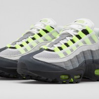 「ナイキ」が「ナイキ エア マックス 95」の20周年を記念したオリジナルモデル「NIKE AIR MAX 95 OG」（税込1万6,200円）発売