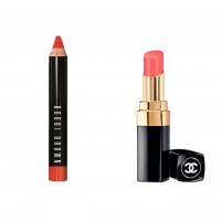 another items for orange lip (2)：アウトラインを美しく整えるだけでなく、リップカラーの持ちの良さにも考慮した一本が唇にエレガントさを宿す。　ル クレイヨン レーヴル ＃56 オランジェ アンタンス 2,900円／シャネル　ランウェイのバッグステージで発案されたリップペンシルは、唇の強弱を自在に操るマルチ仕様。リップカラーの可能性を広げる。　アート スティック02 サンセットオレンジ（専用シャープナー付き） 3,300円／ボビイ ブラウン