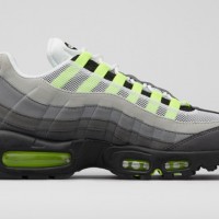 「ナイキ」が「ナイキ エア マックス 95」の20周年を記念したオリジナルモデル「NIKE AIR MAX 95 OG」（税込1万6,200円）発売