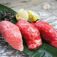 焼肉店「いのうえ」のA5ランク和牛を使った「特選和牛炙り握り」（税込1,200円）