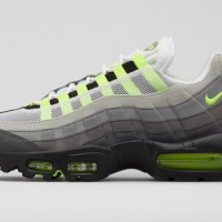 「ナイキ」が「ナイキ エア マックス 95」の20周年を記念したオリジナルモデル「NIKE AIR MAX 95 OG」（税込1万6,200円）発売