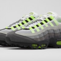 「ナイキ」が「ナイキ エア マックス 95」の20周年を記念したオリジナルモデル「NIKE AIR MAX 95 OG」（税込1万6,200円）発売