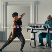 スティービー・ワンダーと菅原小春が出演するTDKの新テレビCM「なにかと出会う。なにかが生まれる。」篇が公開