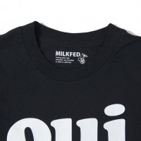 “oui”ロゴの復刻デザインTシャツ（4,500円）