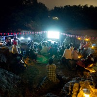 オールナイトの野外映画フェス「夜空と交差する森の映画祭 2015」のチケットの追加販売が決定