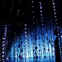 チームラボの「teamLab Exhibition, Walk through the Crystal Universe」が銀座で開催