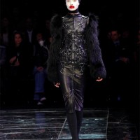 アレキサンダー・マックイーンのドキュメンタリーDVD「The legacy of Alexander McQueen」／Photo: Victor Boyko Getty Images