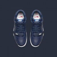 ナイキラボがフラグメント デザインとのコラボレーションによる新作テニスシューズ「NikeCourt Air Trainer 1 MID x fragment」（税込1万7,280円）を発売