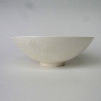 相澤由依「白い器」（磁土、ろくろ成形／Φ21×H7cm／12,000円)