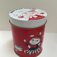 ムーミンマグストーリー クッキー缶（700円）／ムーミン出版70周年を記念したイベント「MOOMIN！ムーミンSTORY」開催