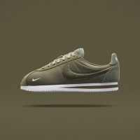 「ナイキ コルテッツ」をモダンに仕上げた「NikeLab CLASSIC CORTEZ」