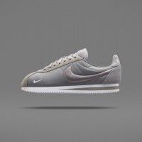 「ナイキ コルテッツ」をモダンに仕上げた「NikeLab CLASSIC CORTEZ」