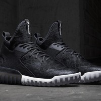 「Tubular X Primeknit Snake」（1万8,200円）